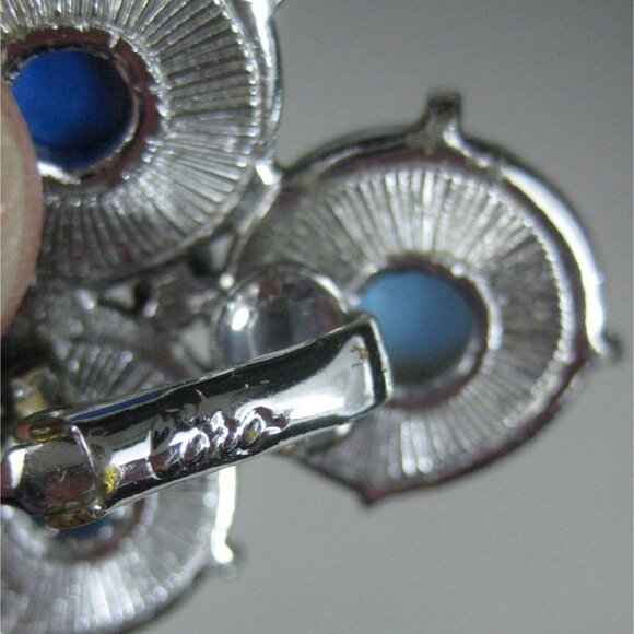 Coro Vintage Blue Lucite Clip On Earrings Silver Tone Grape - Picture 4 of 8